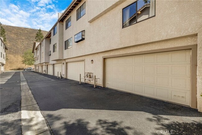 Building Photo - 26120 Alizia Canyon Dr