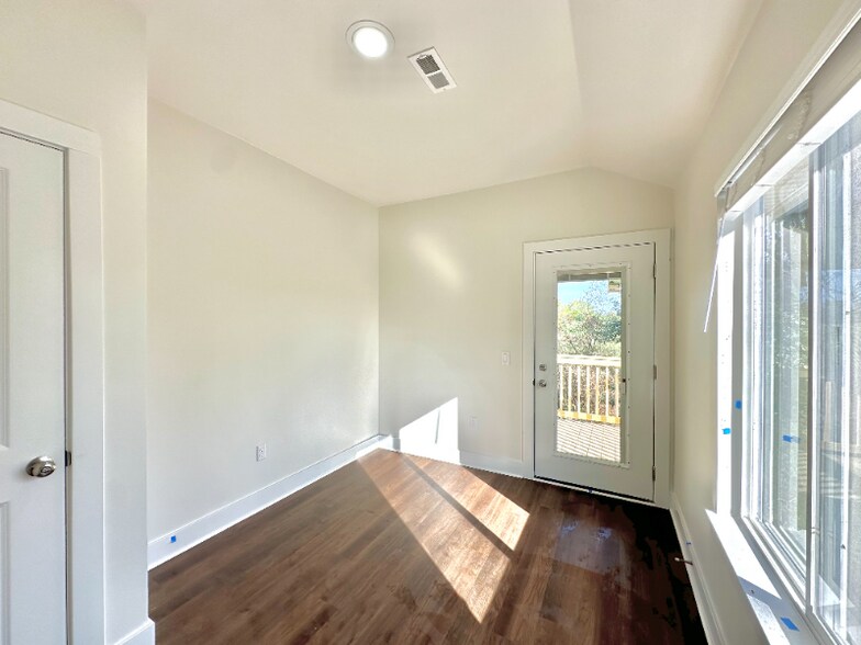 Building Photo - 1940 W Cadmus Rd