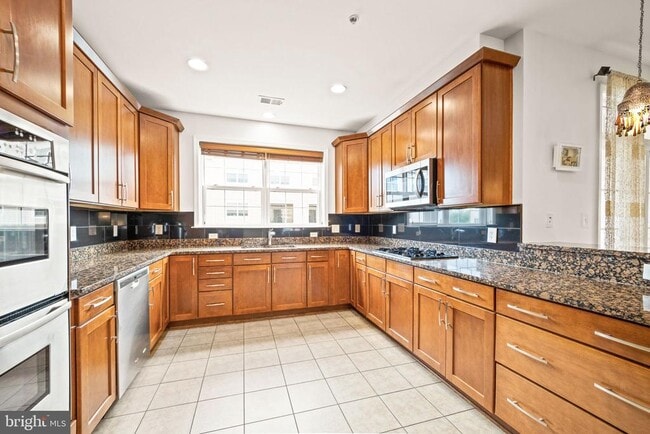Building Photo - 22721 Beacon Crest Terrace