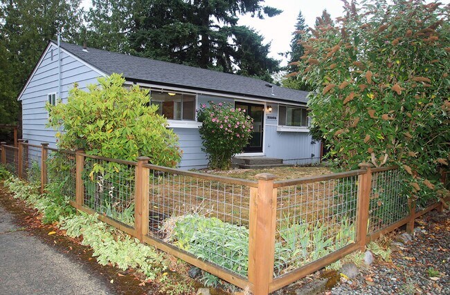 Primary Photo - MOUNTLAKE TERRACE 3 BED, 2 BATH HOME FOR R...