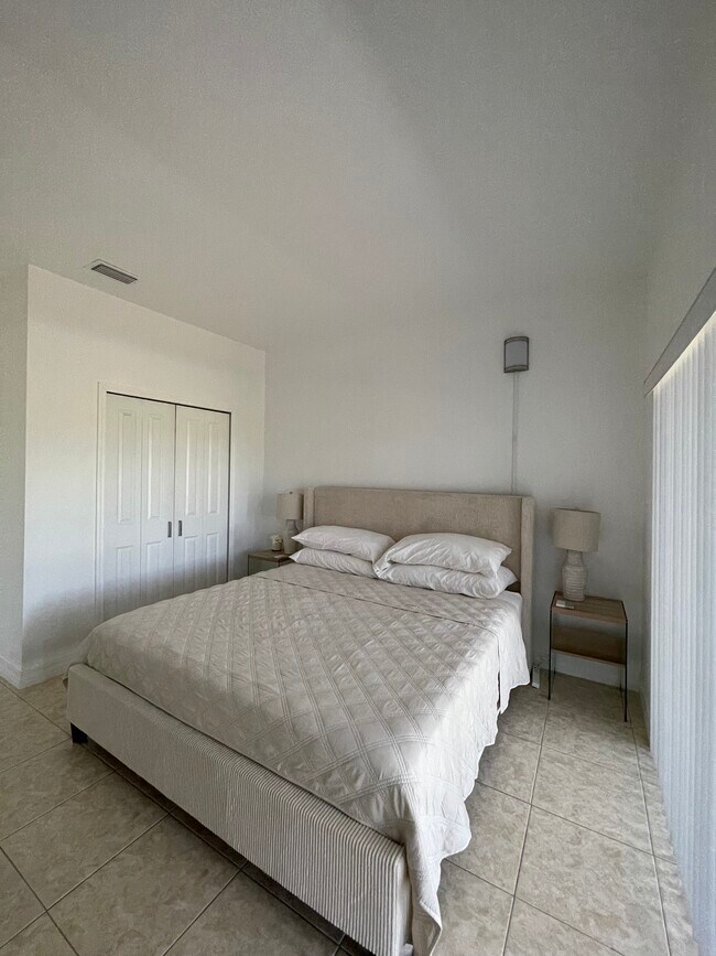 Building Photo - 3111 Sun Lake Ct