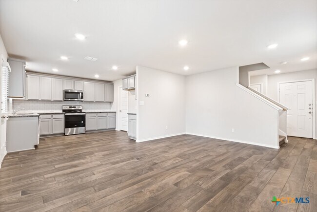 Building Photo - 2432 Ayers Dr