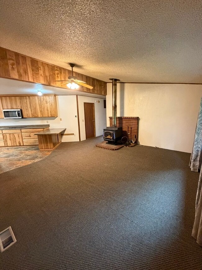 Building Photo - 3 Bedroom with a View!