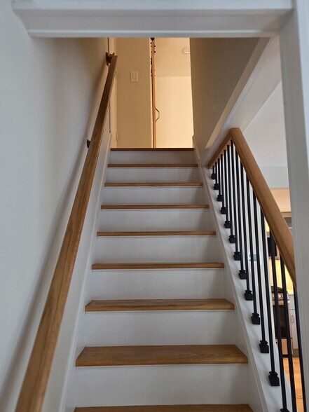 Building Photo - 56 Ellington Ave