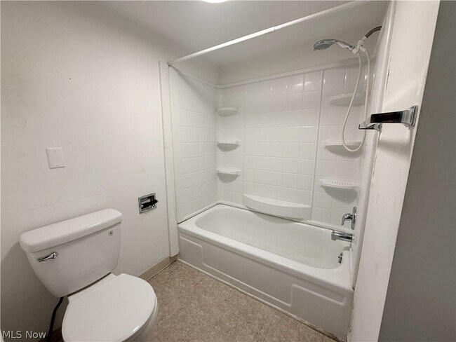 Building Photo - 1433 Kenmore Blvd