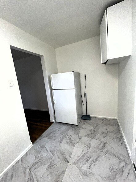 Building Photo - 1204 Yale Ave