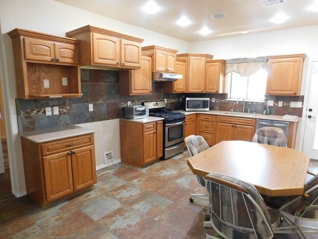 Building Photo - Check out this beautiful home located in o...