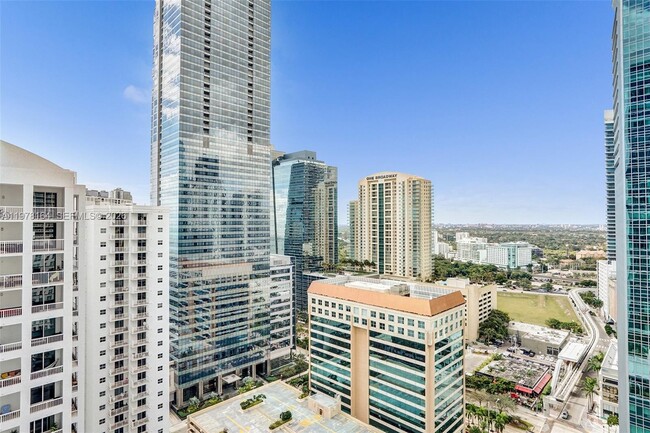 Building Photo - 1300 Brickell Bay Dr