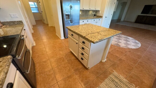 Building Photo - Horse Property in QC