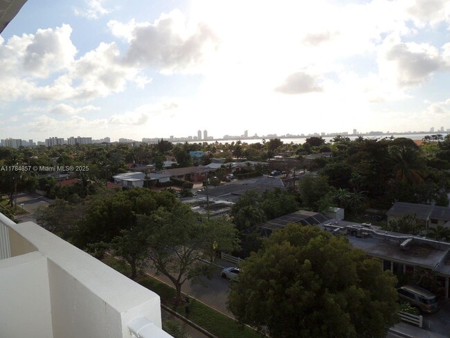 Building Photo - 1455 N Treasure Dr