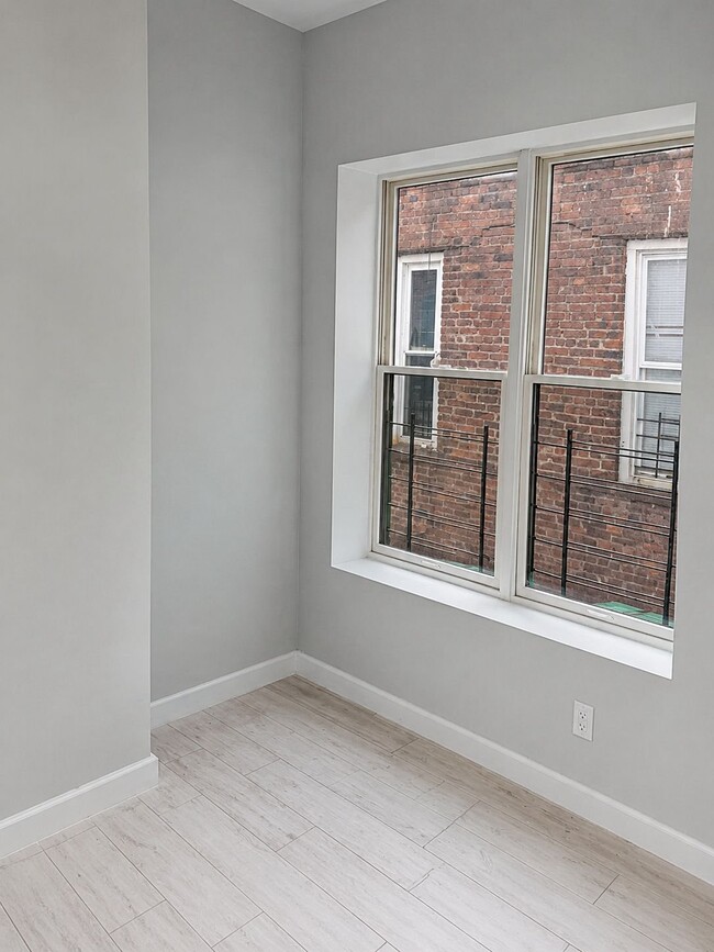 Building Photo - 560 Riverdale Ave