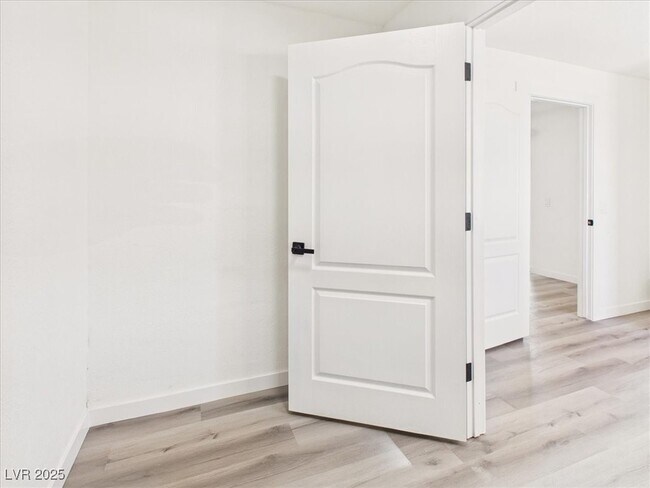 Building Photo - 5610 N Linda St