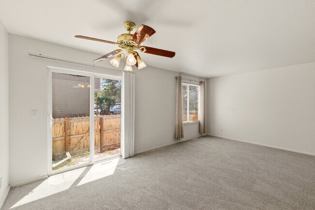 Building Photo - Very Nice 2 Bedroom, 2 1/2 Bath Townhome in Quail Run! Community Pool & Tennis Courts! Minutes To...