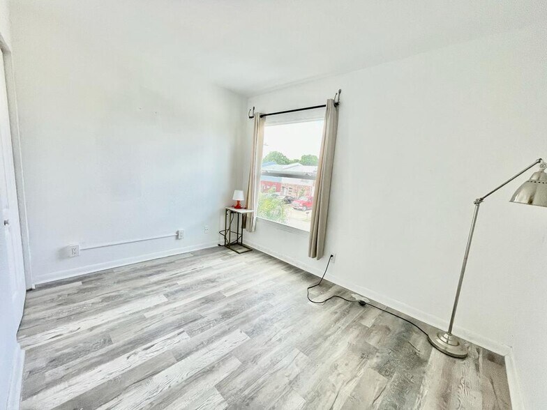 Building Photo - 332 Sunshine Dr