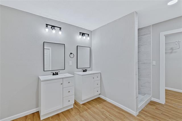 Building Photo - 323 W Cherry St