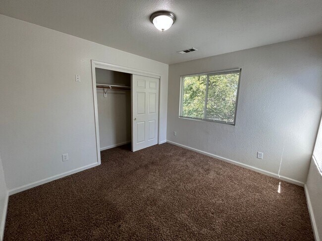 Building Photo - 2319