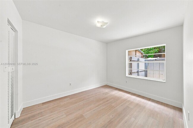 Building Photo - 402 NW 44th Ave
