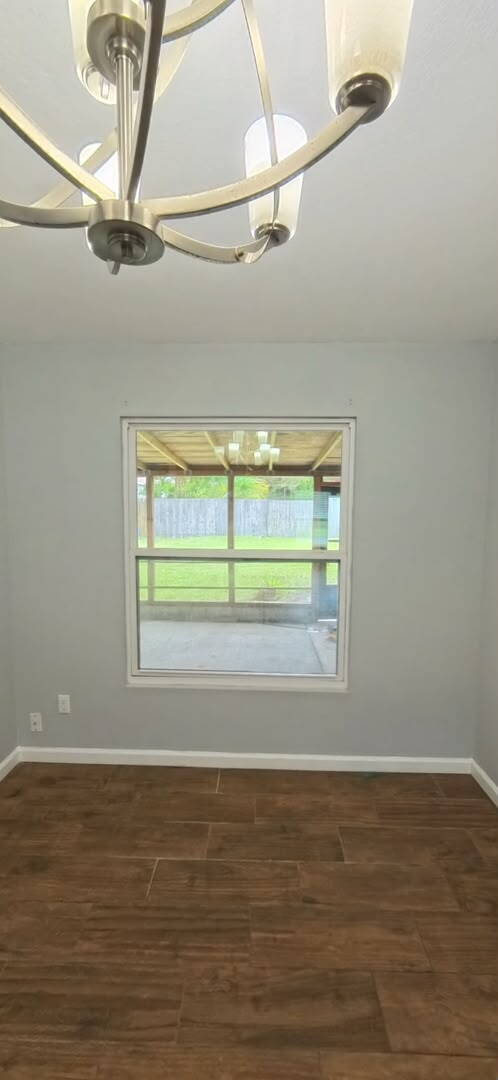 Building Photo - "Charming 3-Bedroom Haven with 2 Baths in the Heart of Orange Park – 1684 Sq Ft of Comfort!"