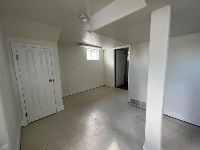 Building Photo - 3 Bedroom Home in Tooele