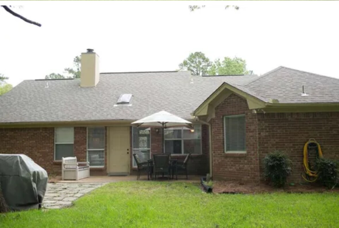 Building Photo - 104 Clearbrook Ln