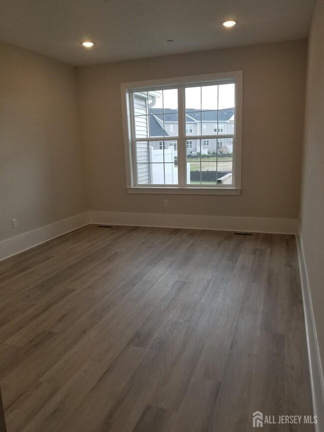 Building Photo - 4403 Thompson Dr