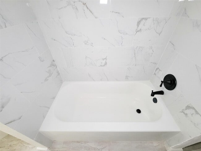 Building Photo - 5103 Karu Dr