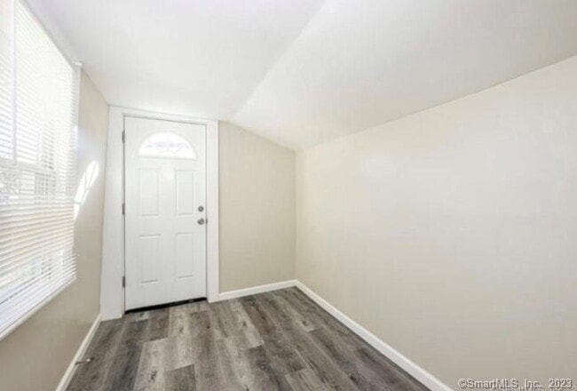 Building Photo - 2818 Whitney Ave