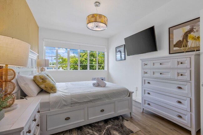 Building Photo - 301 86th St