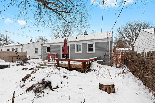 Building Photo - 4521 Thorncroft Ave