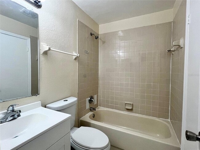 Building Photo - 904 24th St