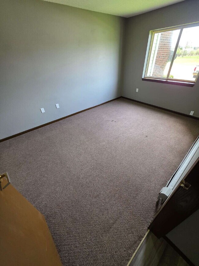 Building Photo - *WINTER MOVE-IN SPECIAL* 3 Bedroom | 2 Bat...