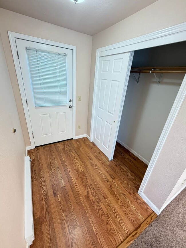 Building Photo - Newly Updated 2 Bedroom!