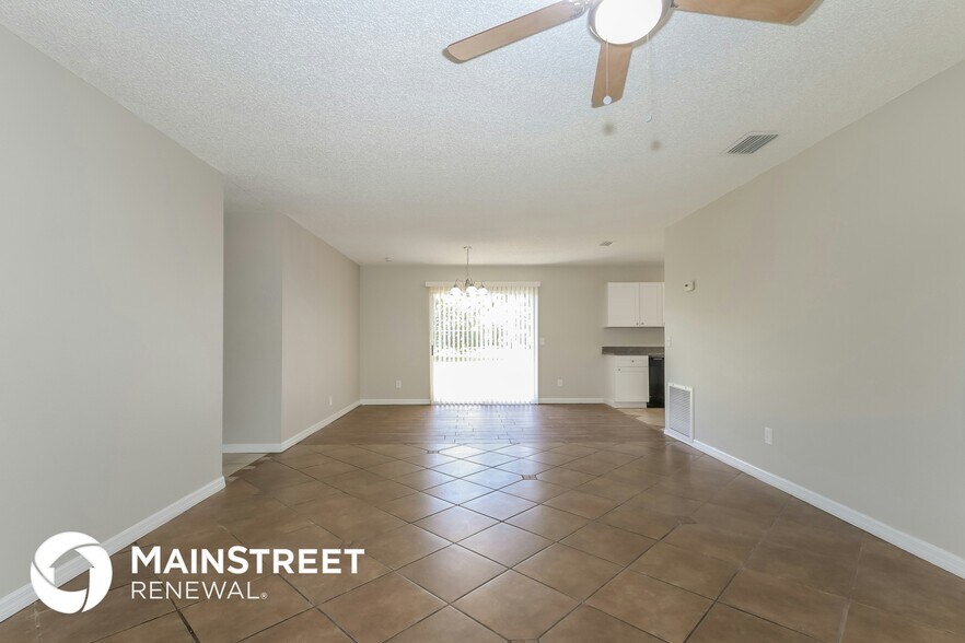 Building Photo - 2250 SE Baron St