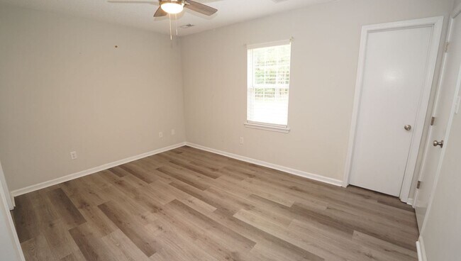 Building Photo - 116 Howell Dr