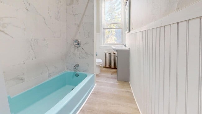 Building Photo - Contemporary 2 Bedroom Townhome w/ Updated Kitchen & Washer/dryer