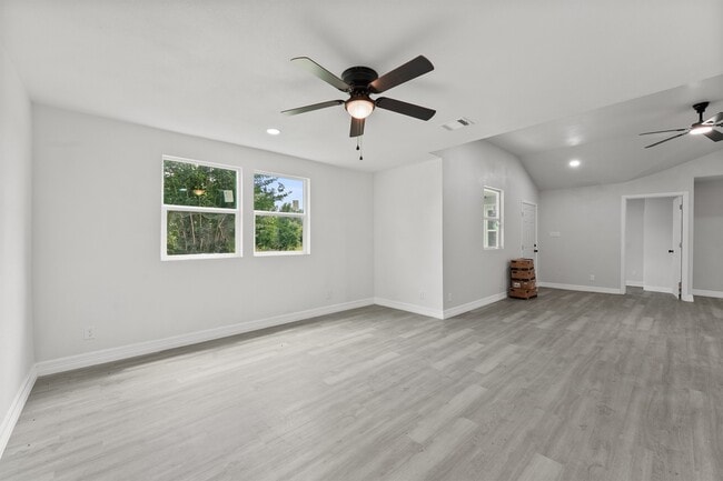 Building Photo - 1615 Hiller St