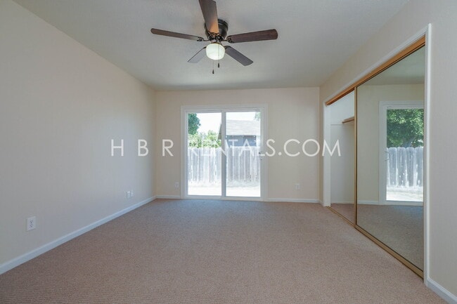 Building Photo - Spacious Family Retreat in Manteca, Ready ...