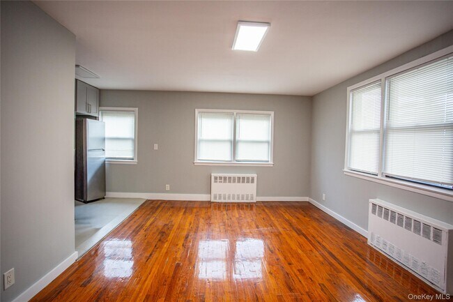 Building Photo - 470 E Broadway