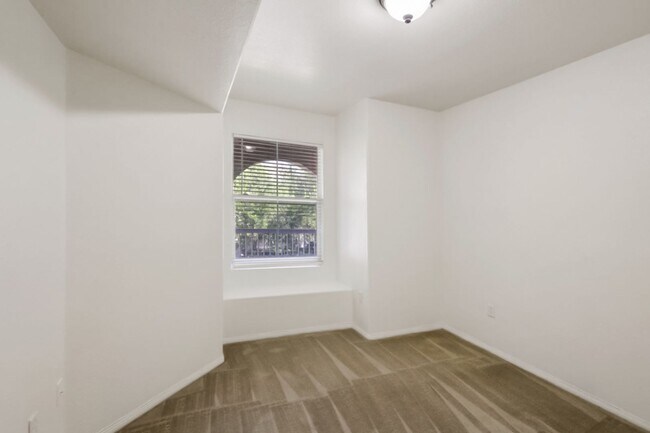 Building Photo - Resort Living 1 Bedroom Condo In West Las ...