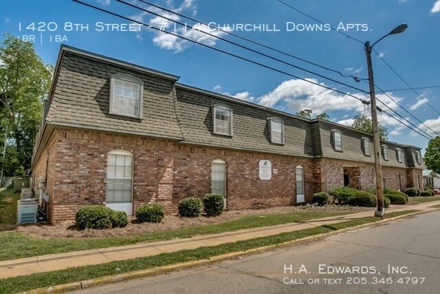 Building Photo - Churchill Downs Apartments