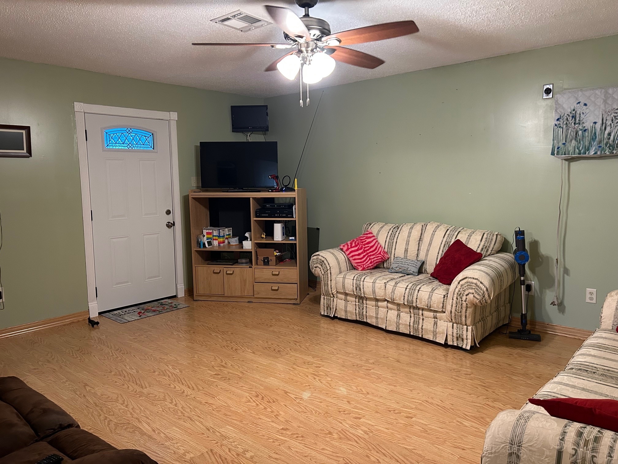 Building Photo - 321 Elsa Dr