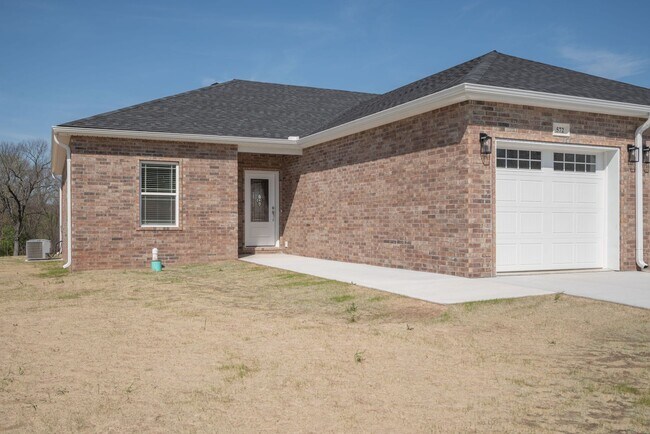 Building Photo - Brand New Neosho Unit now available for lease! $1,395 Rent/$1,395 Deposit