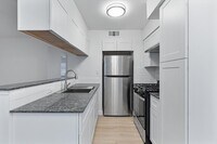 Building Photo - Newly Renovated 2/1 Apartment in East Austin