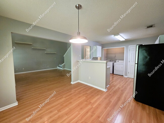 Building Photo - 2261 Charleston Pointe SE