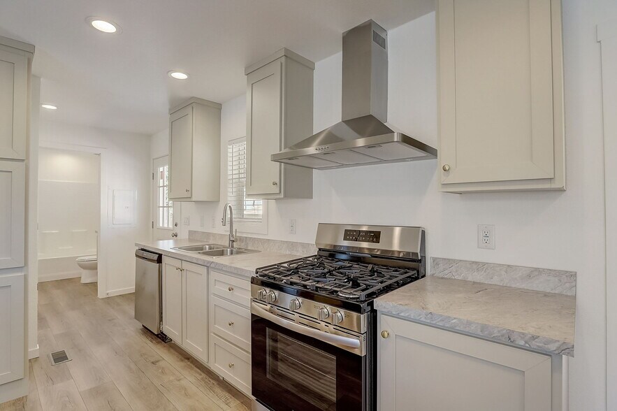 Building Photo - 2627 S Lamb Blvd
