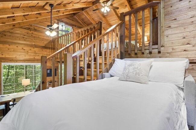 Building Photo - 166 Nantahala Pass Rd