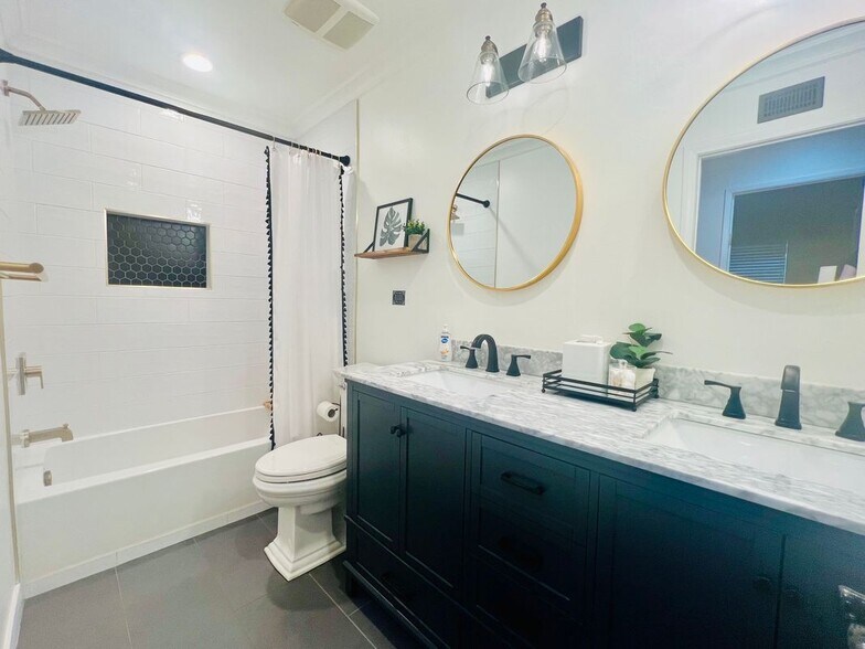 Building Photo - 5309 Lockhurst Dr