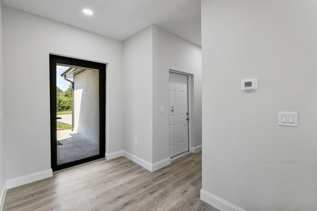 Building Photo - 1134 Sunrise Blvd
