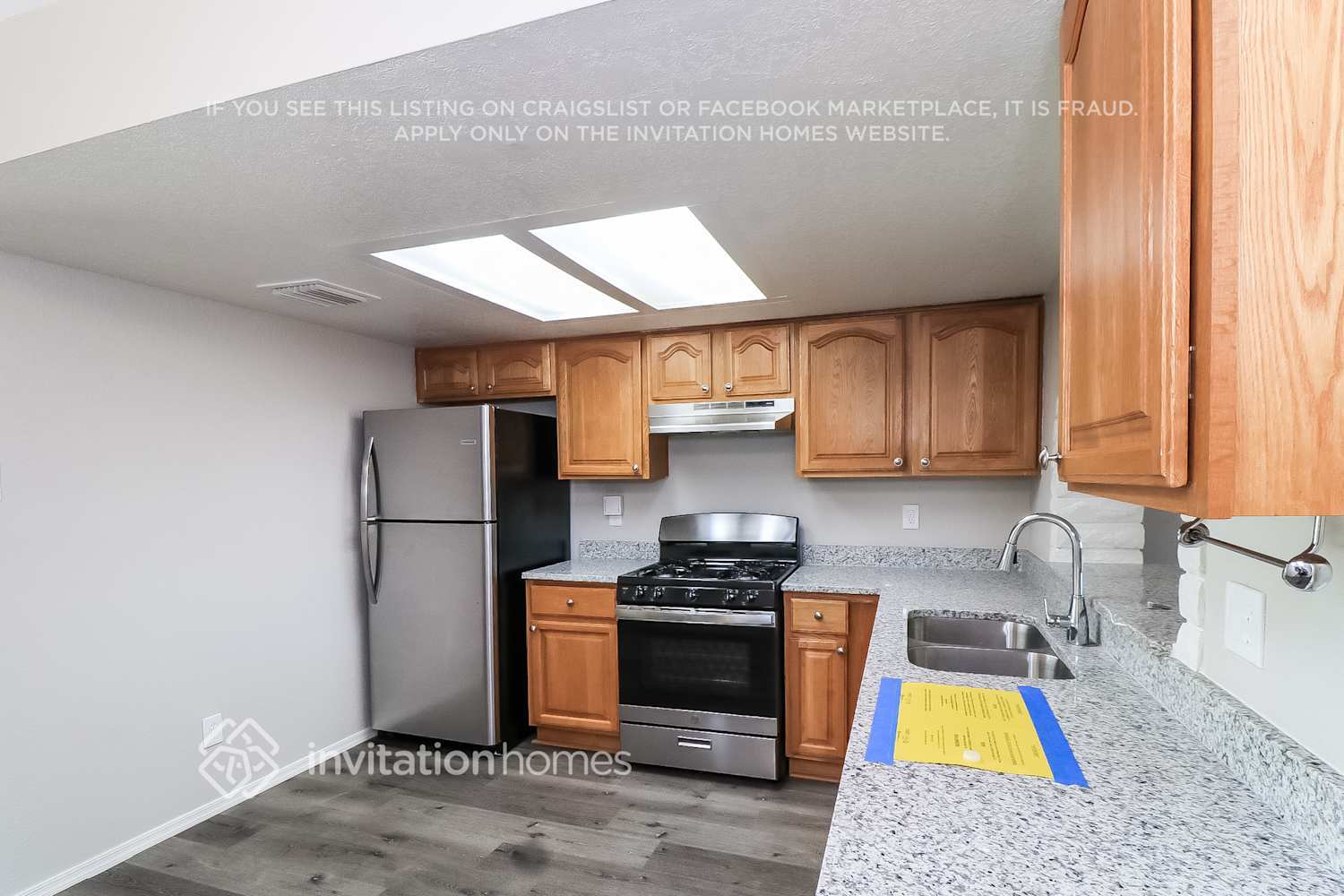 Building Photo - 1624 W Behrend Dr