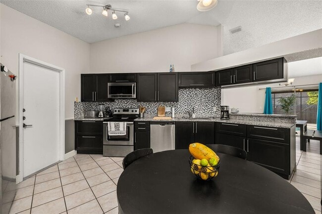 Building Photo - 3045 Bloomsbury Dr